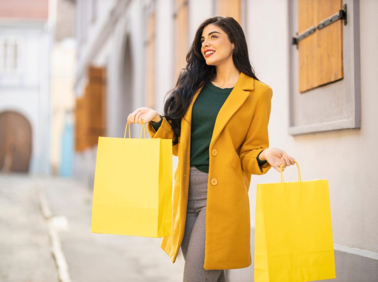 Adapting Strategies in Dynamic Markets: Operational Models of the Fashion and Clothing Industry